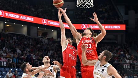 A Milli Erkek Basketbol Takımı yarı finali garantiledi